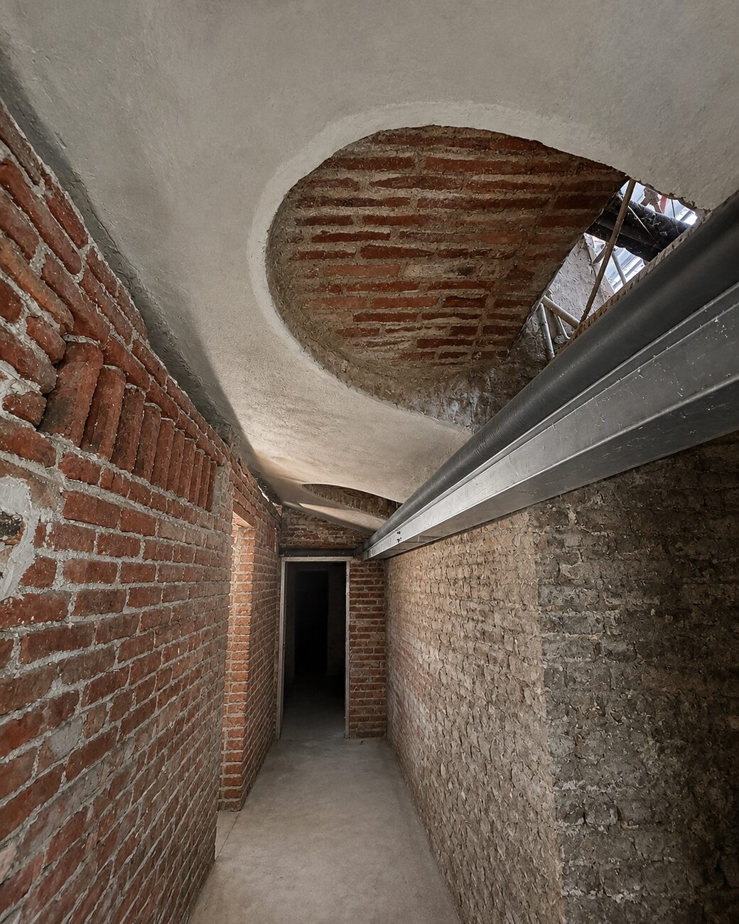 Cantine, soffitti: volta rifinita con foro tecnico